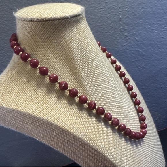 Vintage MONET Deep Red Beaded Necklace Strand Gold Tone Signed Stamped - Picture 2 of 3